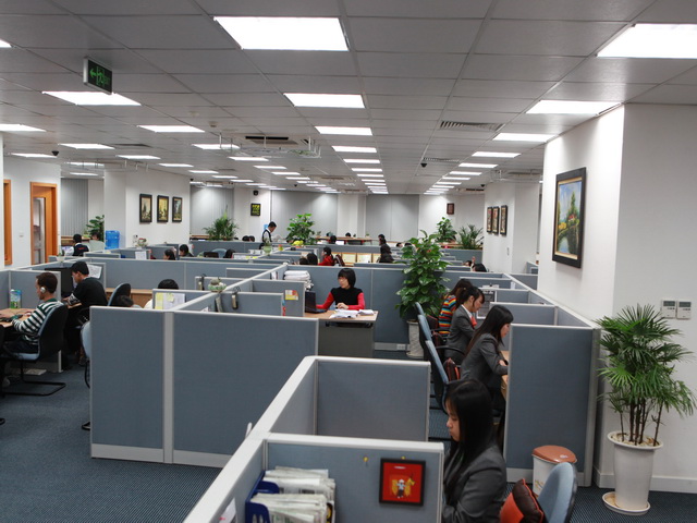 Một góc văn phòng BKAV với nhân viên làm việc tại máy tính